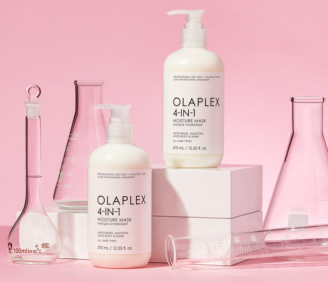 Olaplex 4-IN-1 framför rosa bakgrund